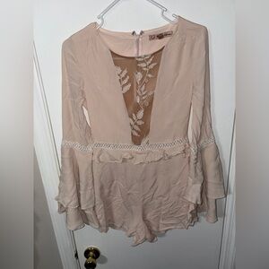 FOR LOVE & LEMONS Emelia Bell Sleeve Romper Dusty Pink Size Small